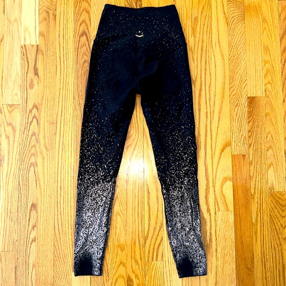 HOST PICK 🎉 Beyond Yoga Metallic Ombré Legging - Picture 5 of 5
